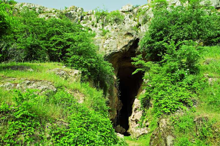 Ermənilər Azıx mağarasını talan edib