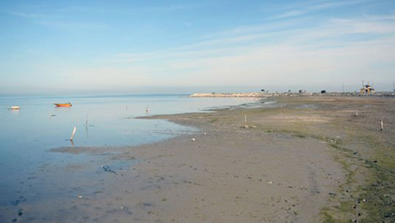 Xəzər dənizində suyun səviyyəsi azalmaqda davam edir.