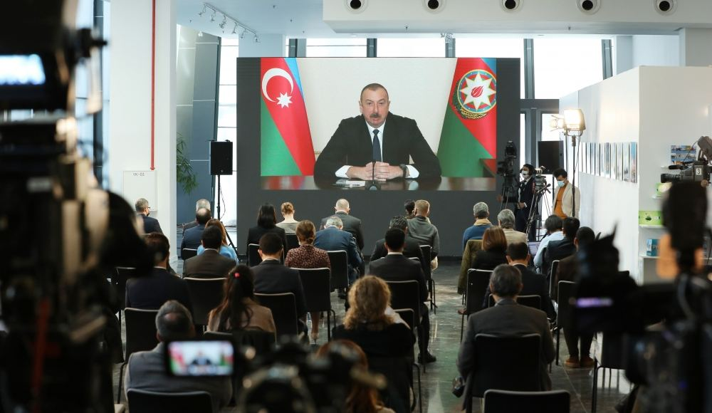 Prezident İlham Əliyev bu gün yerli və xarici jurnalistlər üçün  mətbuat konfransı keçirmişdir.