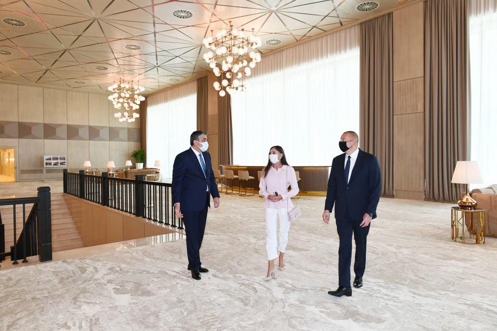 Prezident İlham Əliyev “Gülüstan” sarayında yenidənqurmadan sonra yaradılan şəraitlə tanış olub.